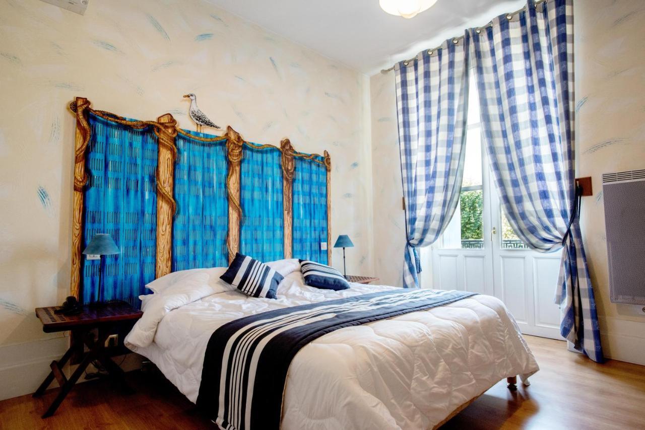 Logis Hotel De La Tour Libourne Exteriör bild