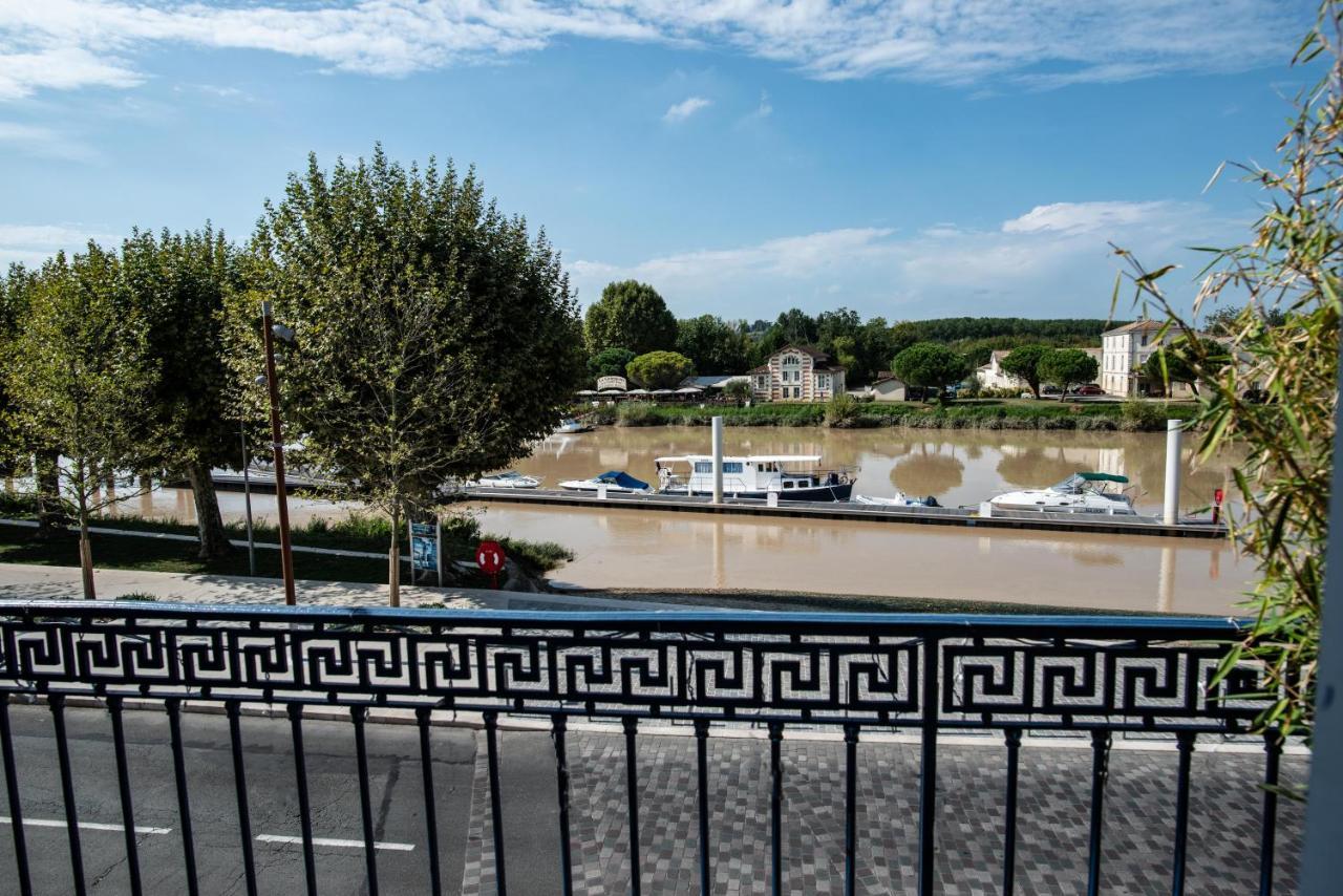 Logis Hotel De La Tour Libourne Exteriör bild