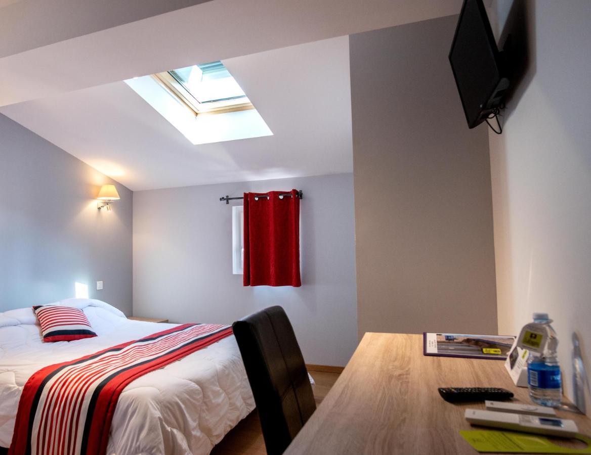 Logis Hotel De La Tour Libourne Exteriör bild