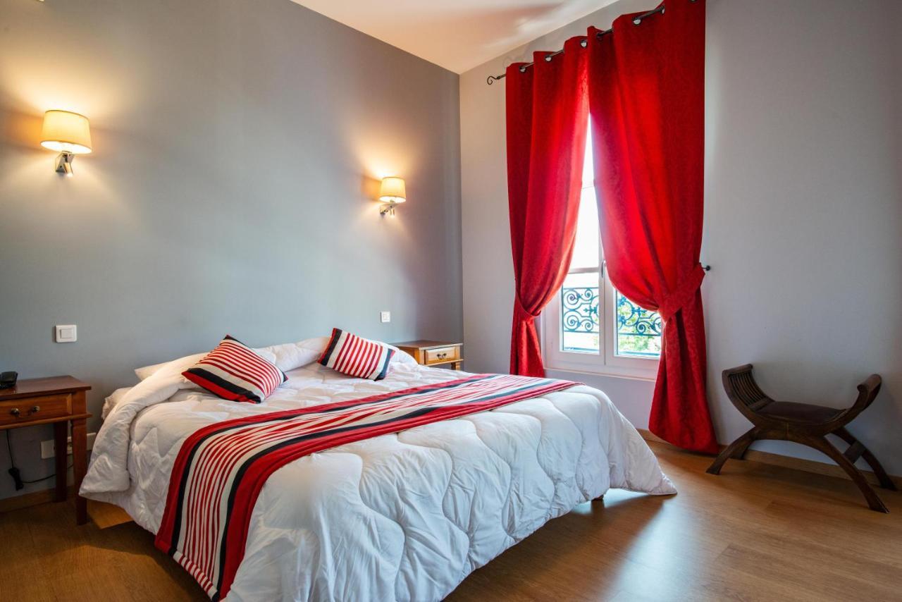 Logis Hotel De La Tour Libourne Exteriör bild