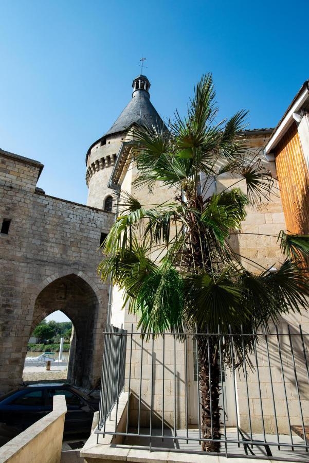 Logis Hotel De La Tour Libourne Exteriör bild