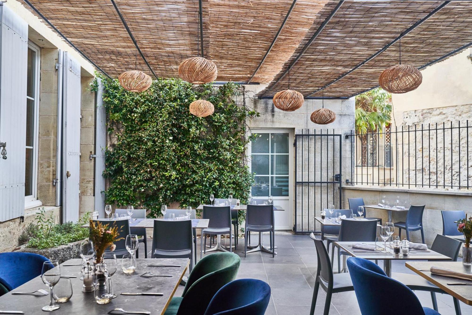 Logis Hotel De La Tour Libourne Exteriör bild