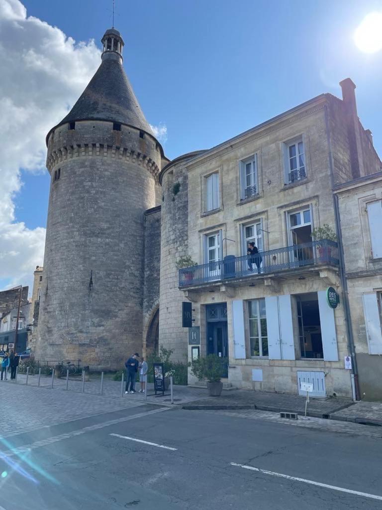 Logis Hotel De La Tour Libourne Exteriör bild