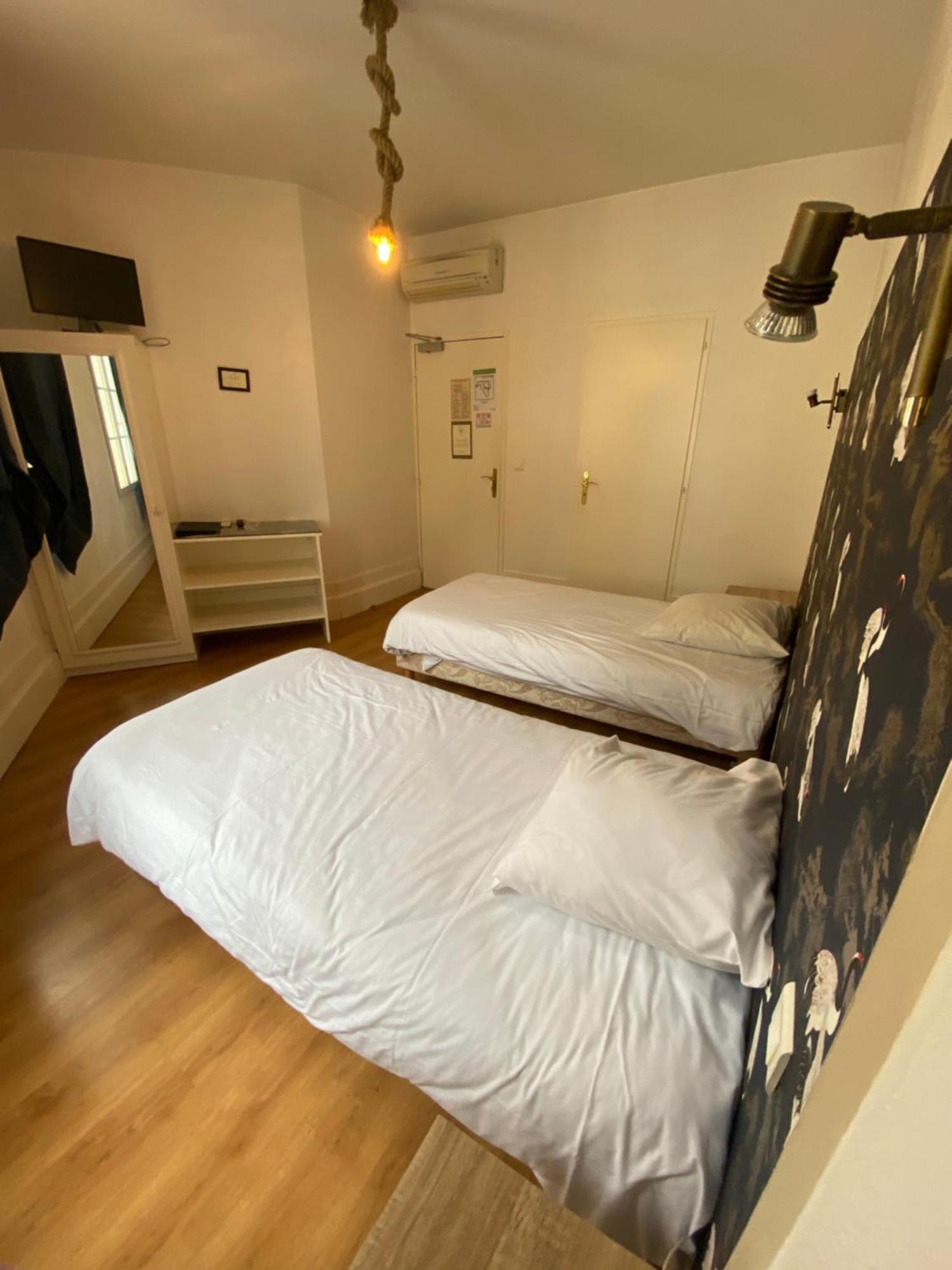 Logis Hotel De La Tour Libourne Exteriör bild