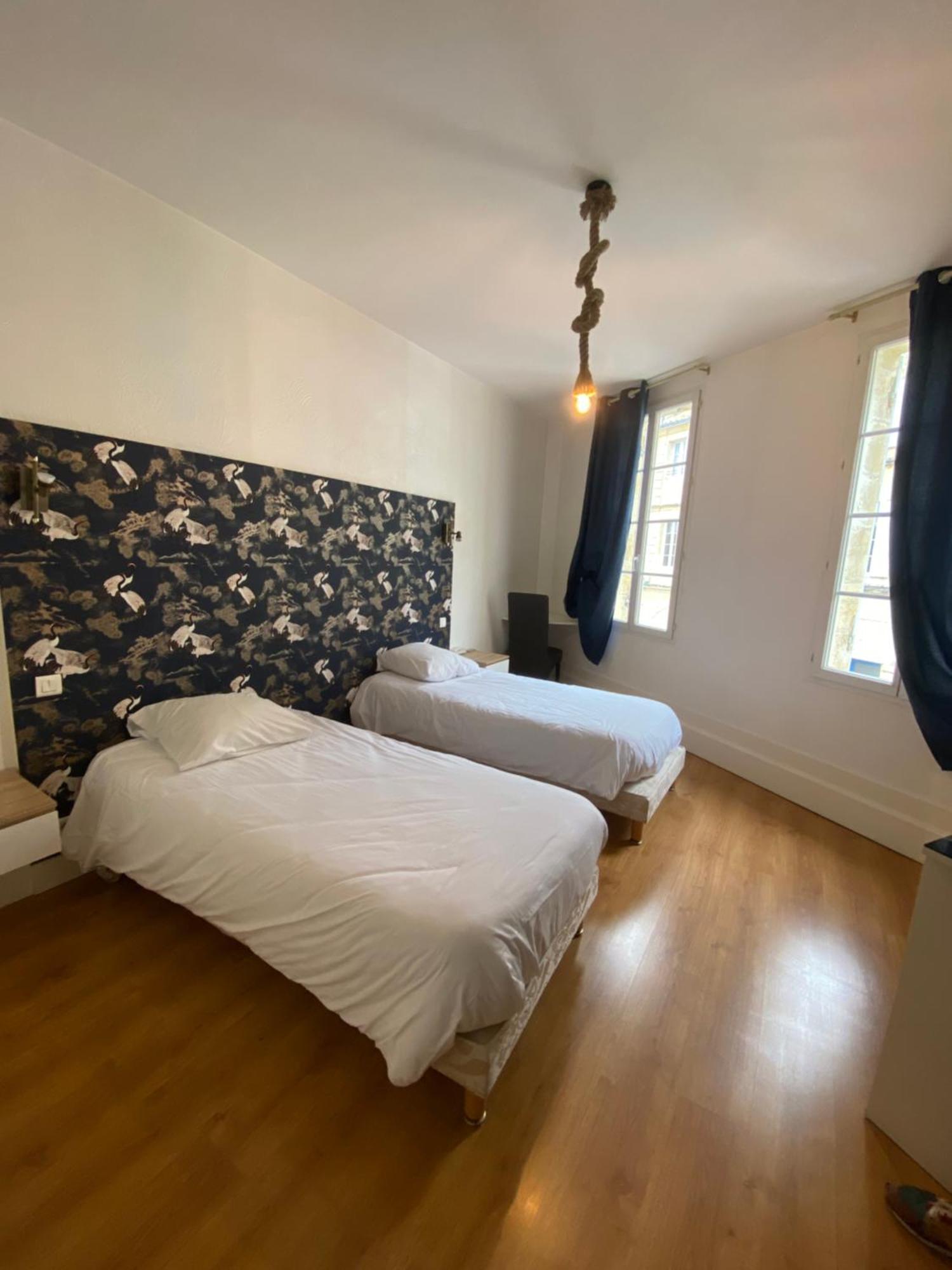 Logis Hotel De La Tour Libourne Exteriör bild